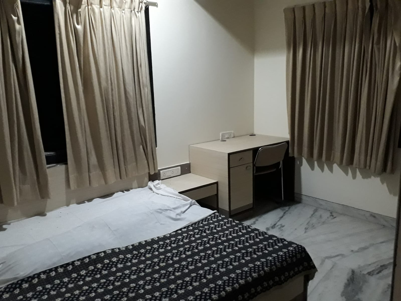 2 BHK Semi Furnished in Tulsi Mahal , Khar West